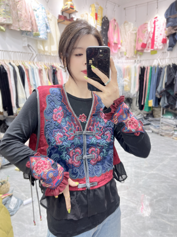 定制款刺绣拼接马甲