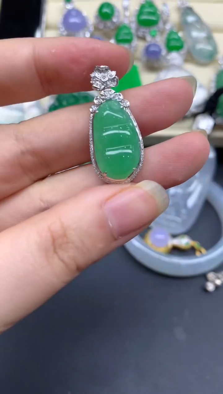 【闪购商品】翡翠颈饰18K金镶嵌630-多人
