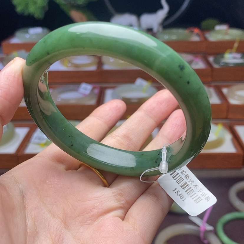 【闪购商品】和田玉手镯未镶嵌60