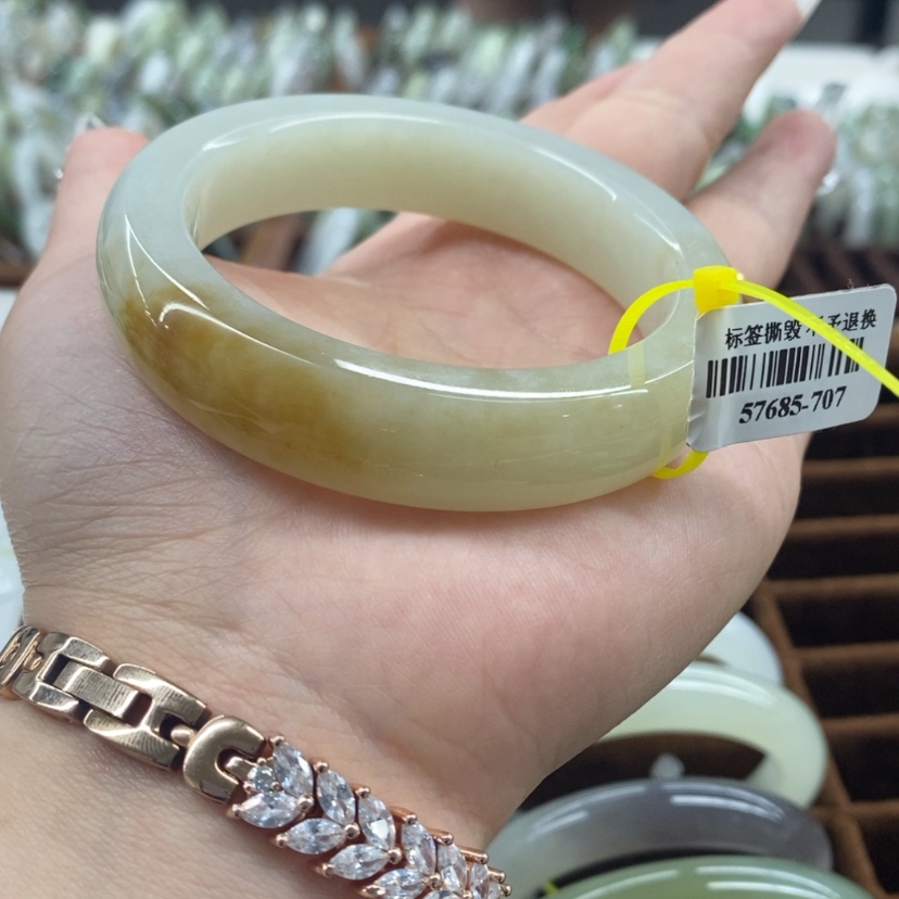 【闪购商品】和田玉手镯未镶嵌5556