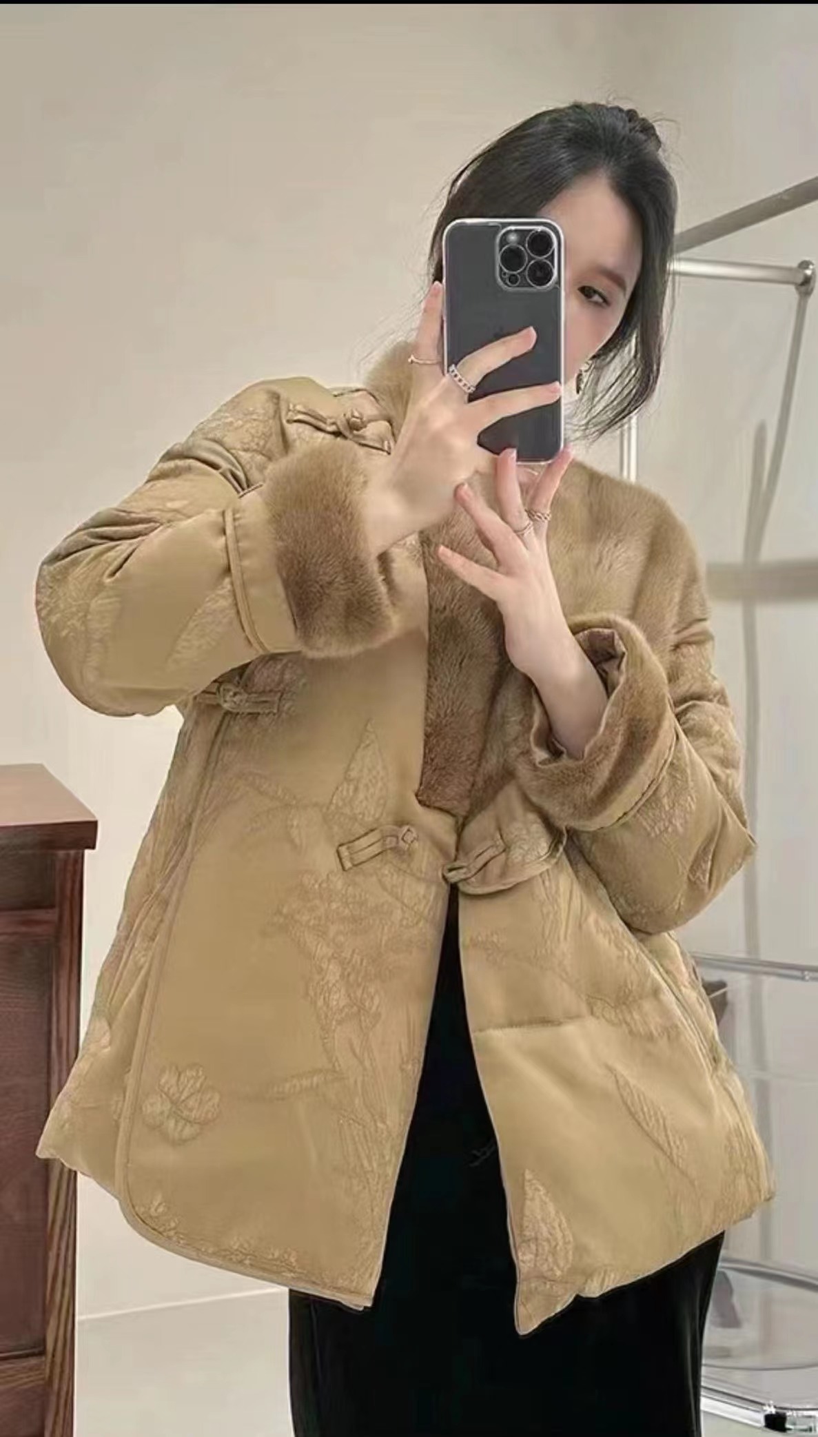 女装秋冬厚外套网红短款时尚休闲加厚冬季气质百搭宽松