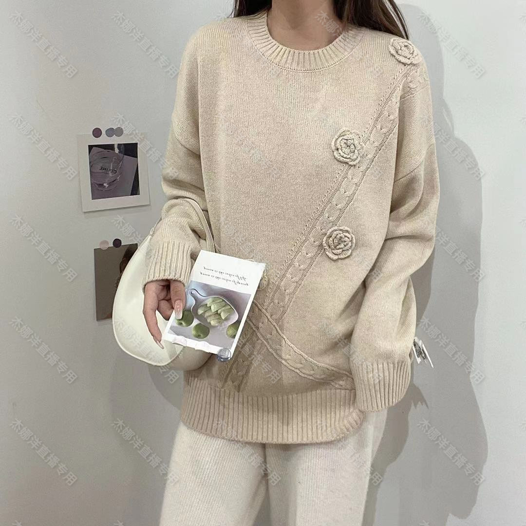 【杰娜洋秋冬新款羊绒】220514麻花斜条纹花朵手工钩花羊绒衫上衣