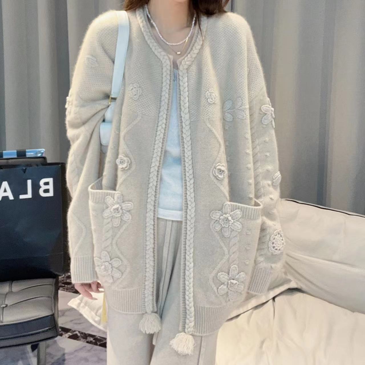 JIE NA YANG轻奢230592重工针织手工钩花-竖条麻花羊绒开衫