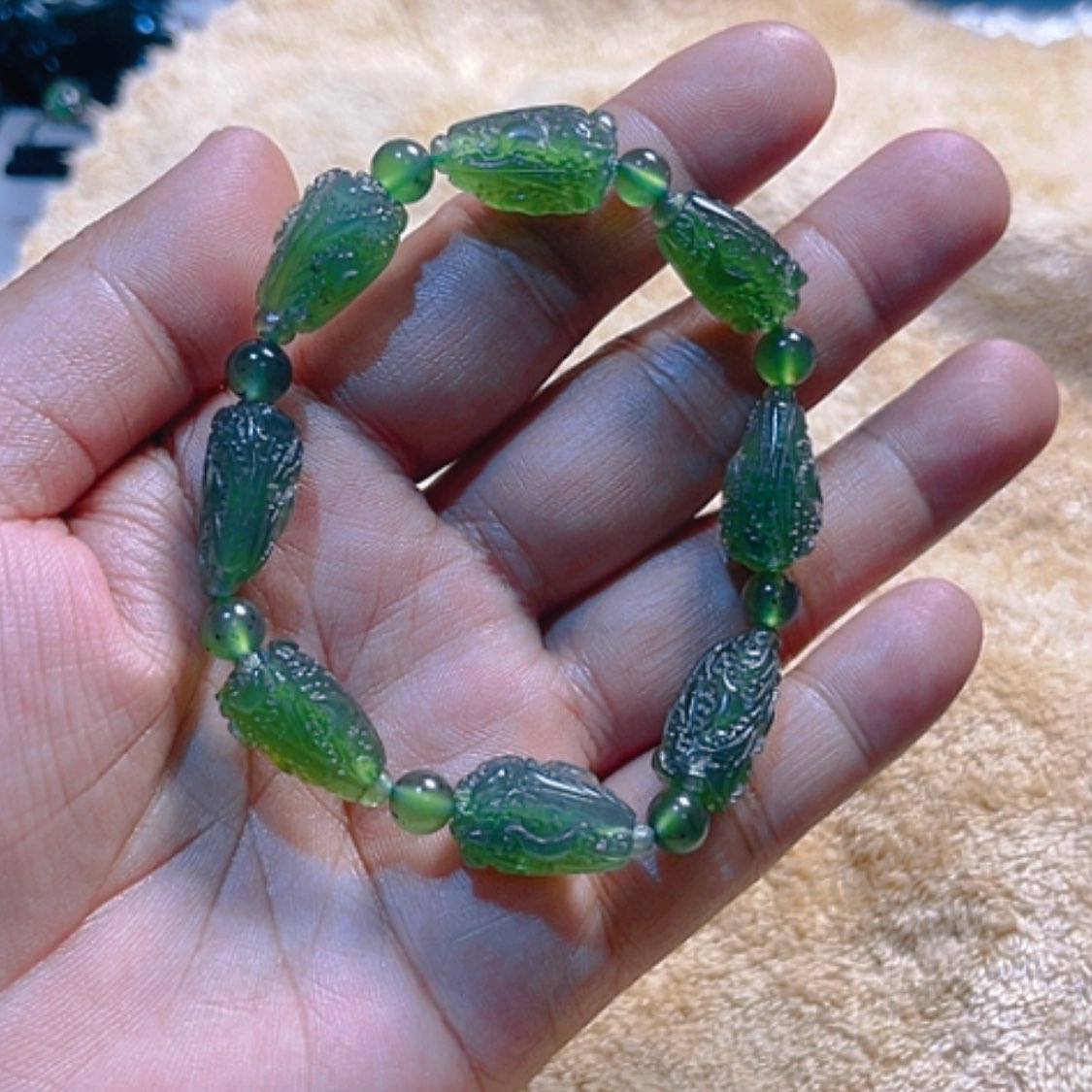 【闪购商品】蛇纹石玉颈饰未镶嵌山***花