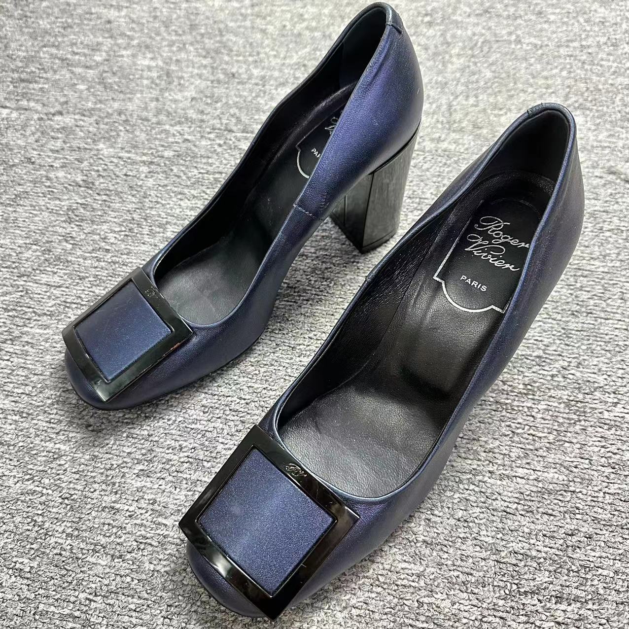 Roger Vivier/罗杰·维威耶诺曼折扣 深蓝色方扣高跟鞋 36码 1445