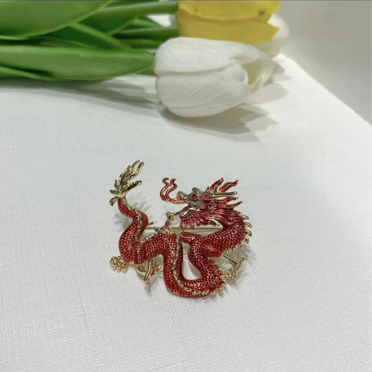 铜合金合成锆石胸针 中古赤红金龙胸针  精致大气国潮搭外套 