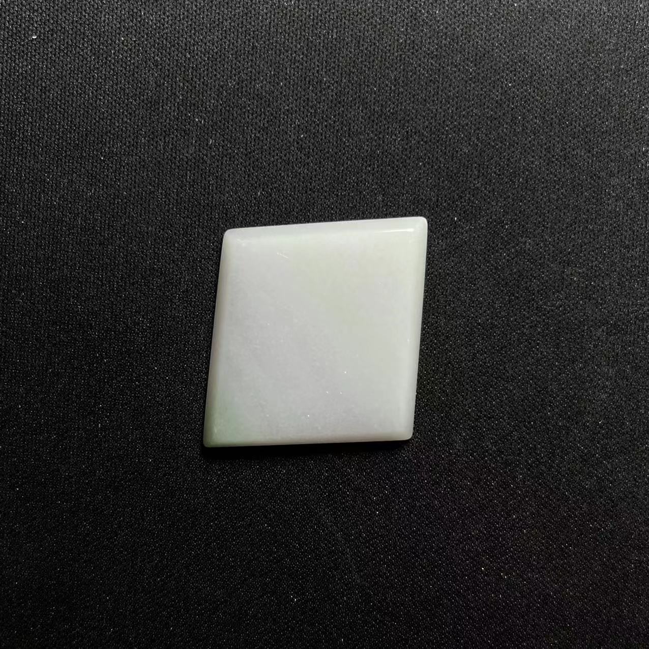 天然缅甸翡翠A货无事牌1个（多样性随机发货不可指定）