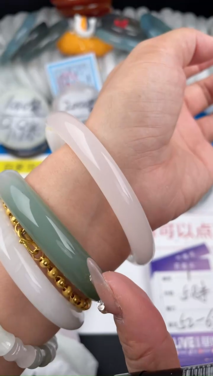 【闪购商品】石英质玉手镯未镶嵌1