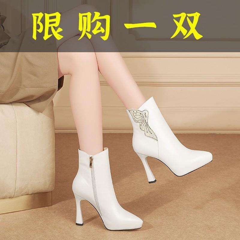 红蜻蜓牌真皮水钻米白色细跟短靴女2023冬季新款尖头单靴子防水