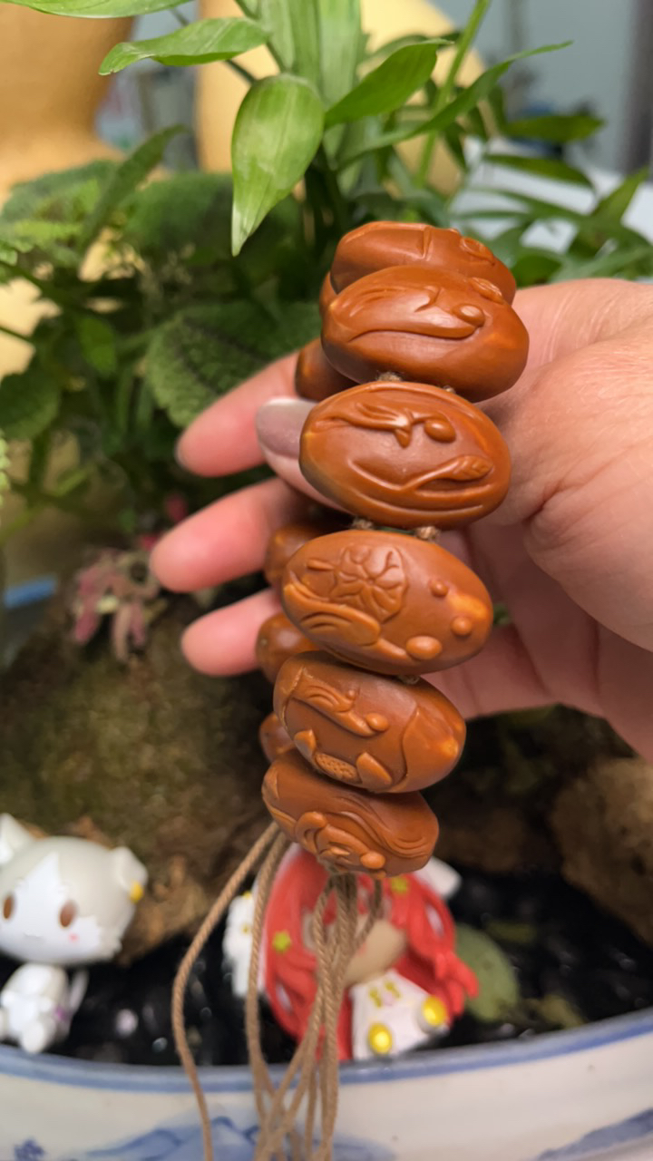 无像橄榄核手牌，