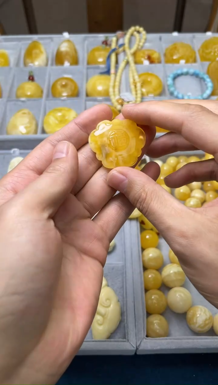 【闪购商品】琥珀裸石未镶嵌120064-蜜蜡如意锁