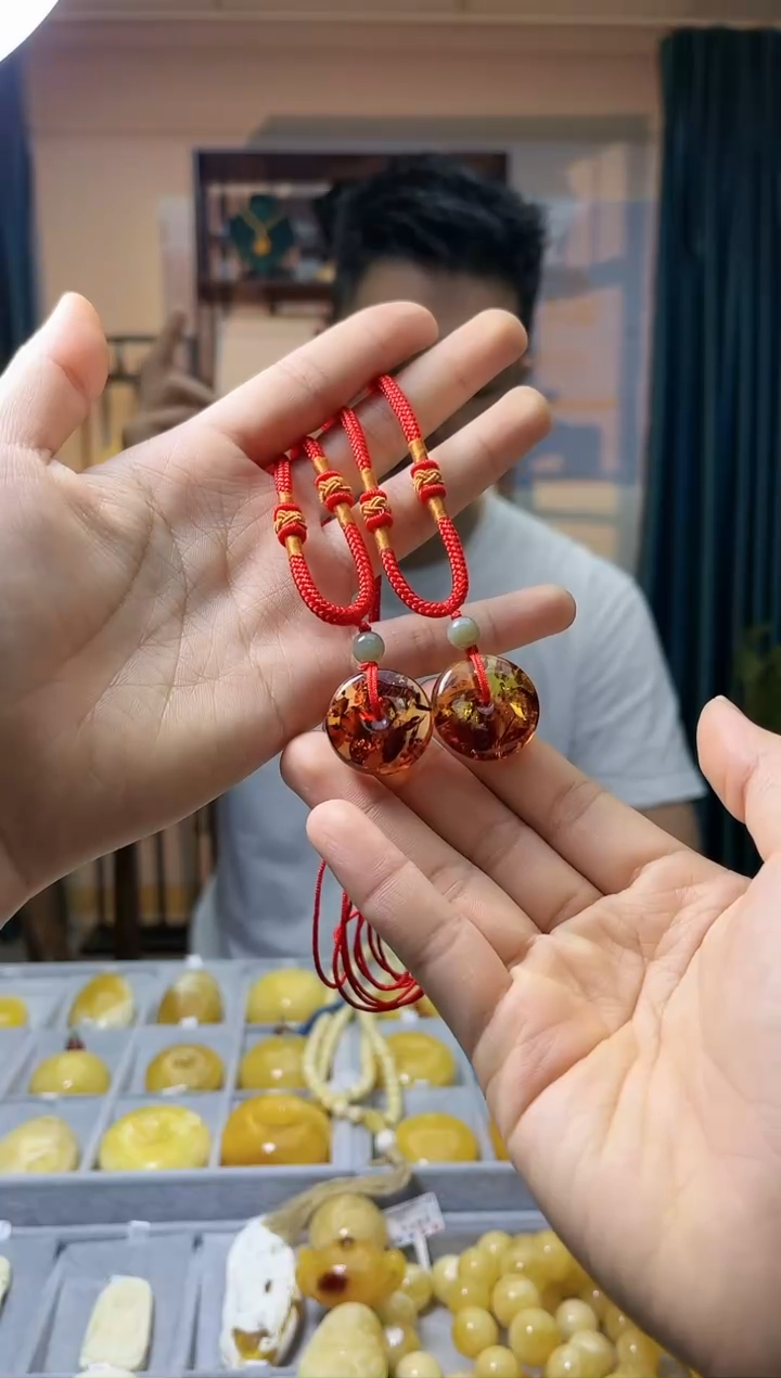 【闪购商品】琥珀裸石未镶嵌140045-花珀扣子吊坠多样性发其一