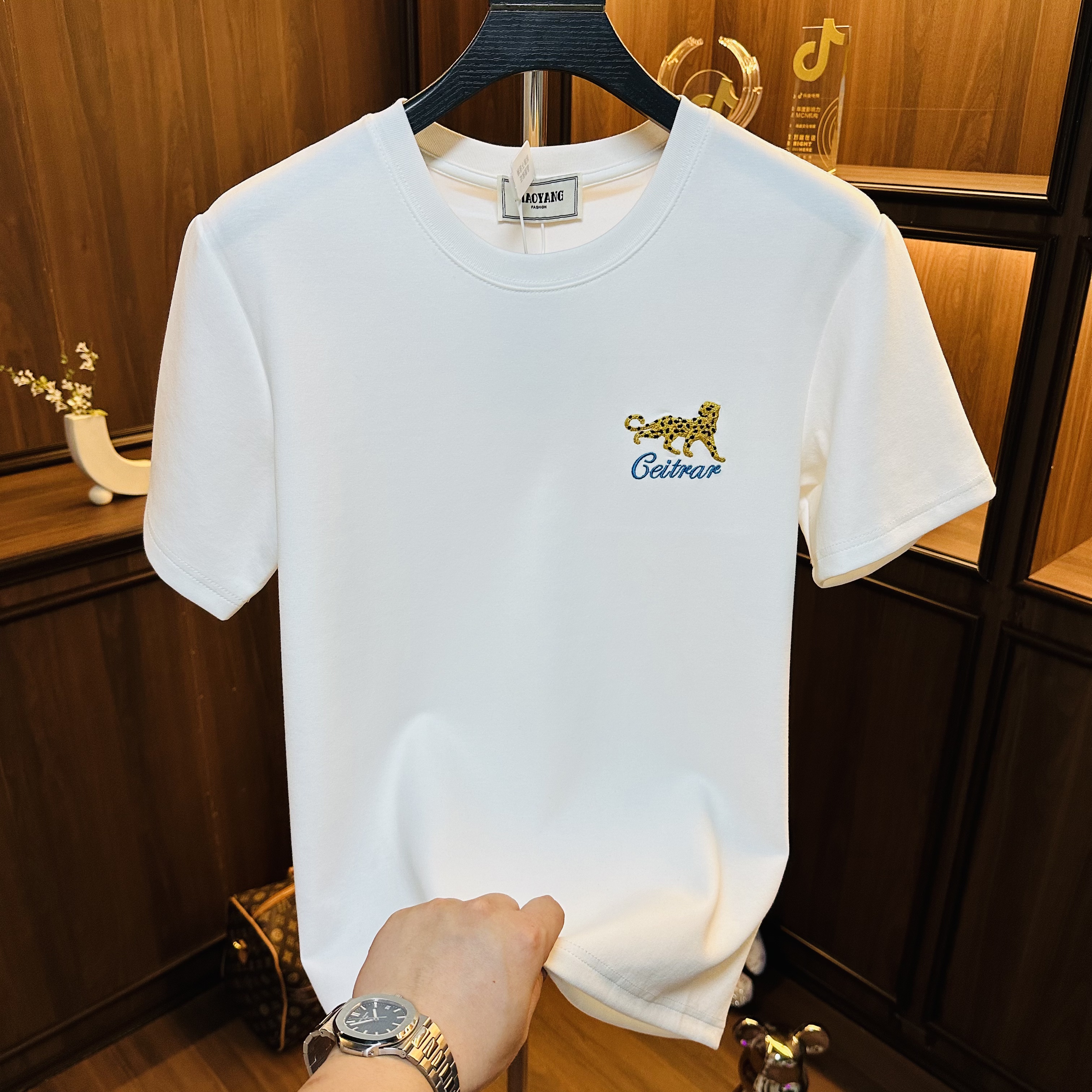 LL 2025春季网红款男装潮牌轻奢服饰男士打底短袖小众设计师男装