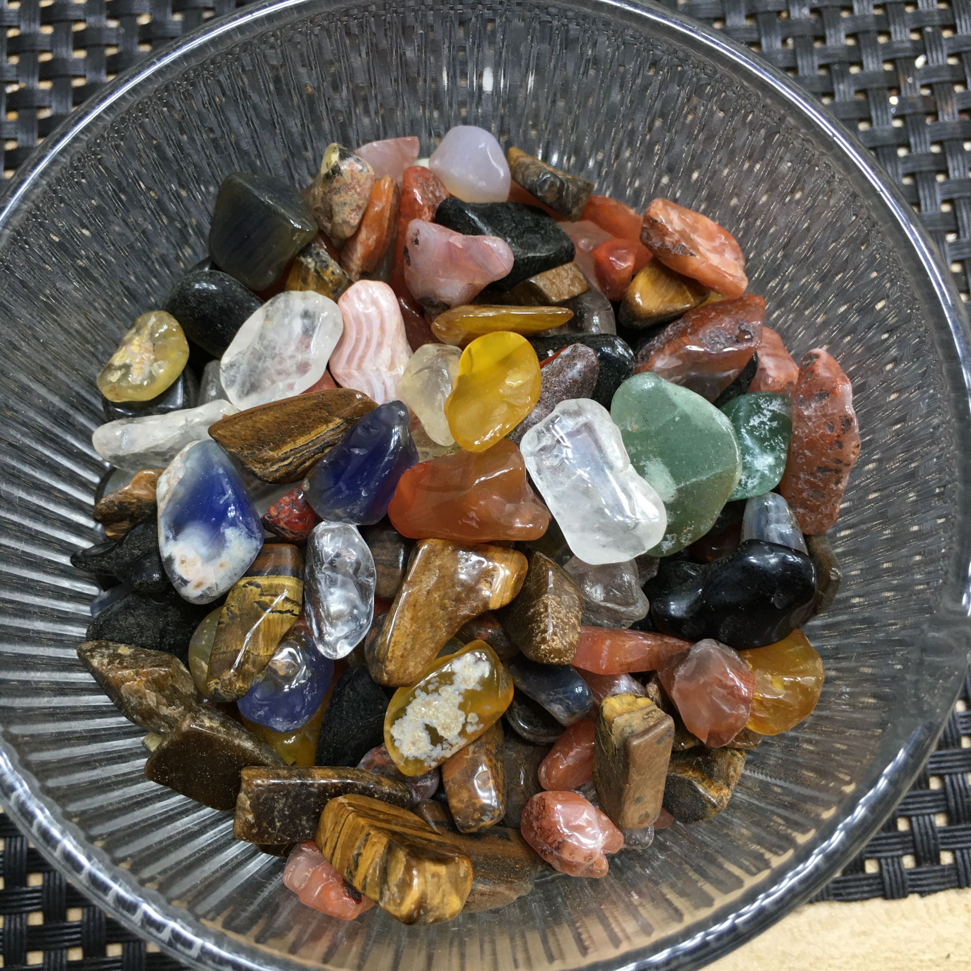 天然白水晶七彩消磁石碎石铺鱼缸多肉花盆矿石标本金木水火土五行