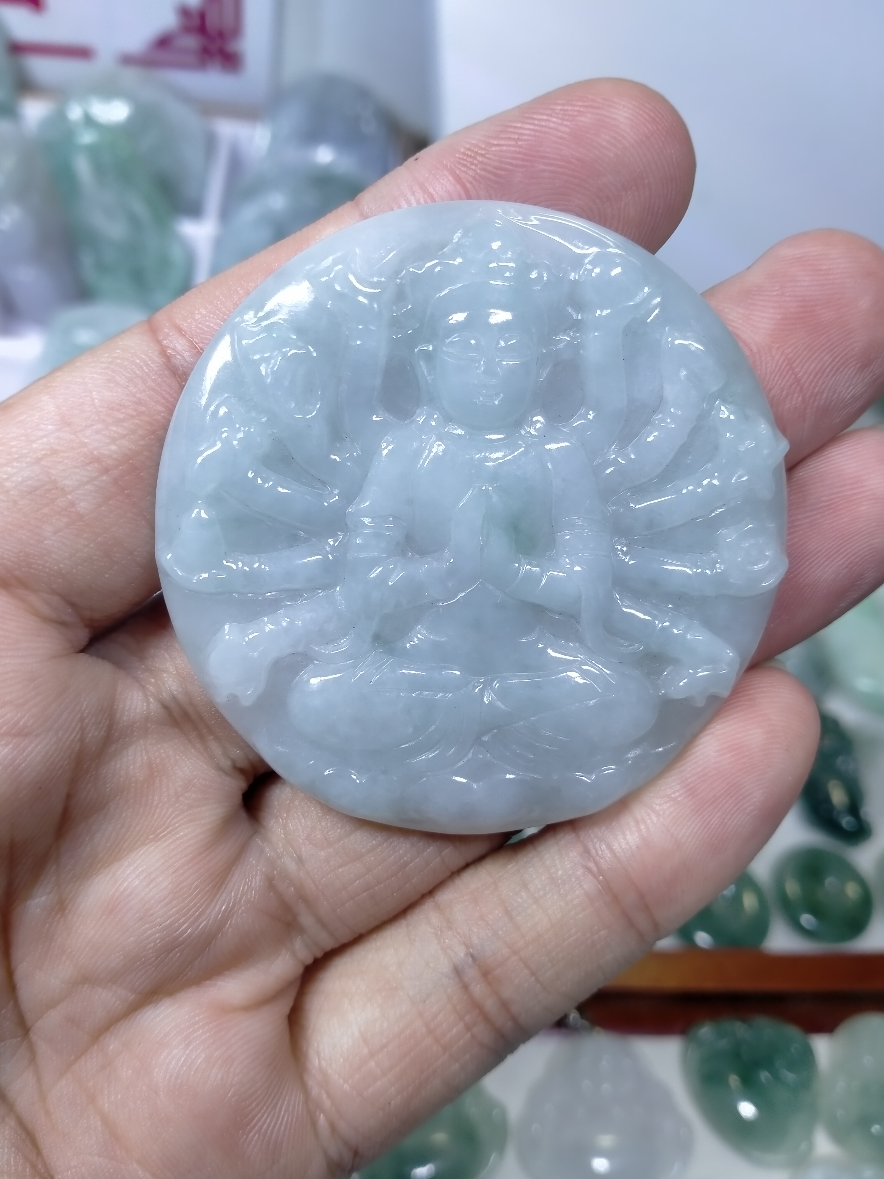 艺萱翡翠，天然A货翡翠千手观音挂件（尺寸约55X5.5）