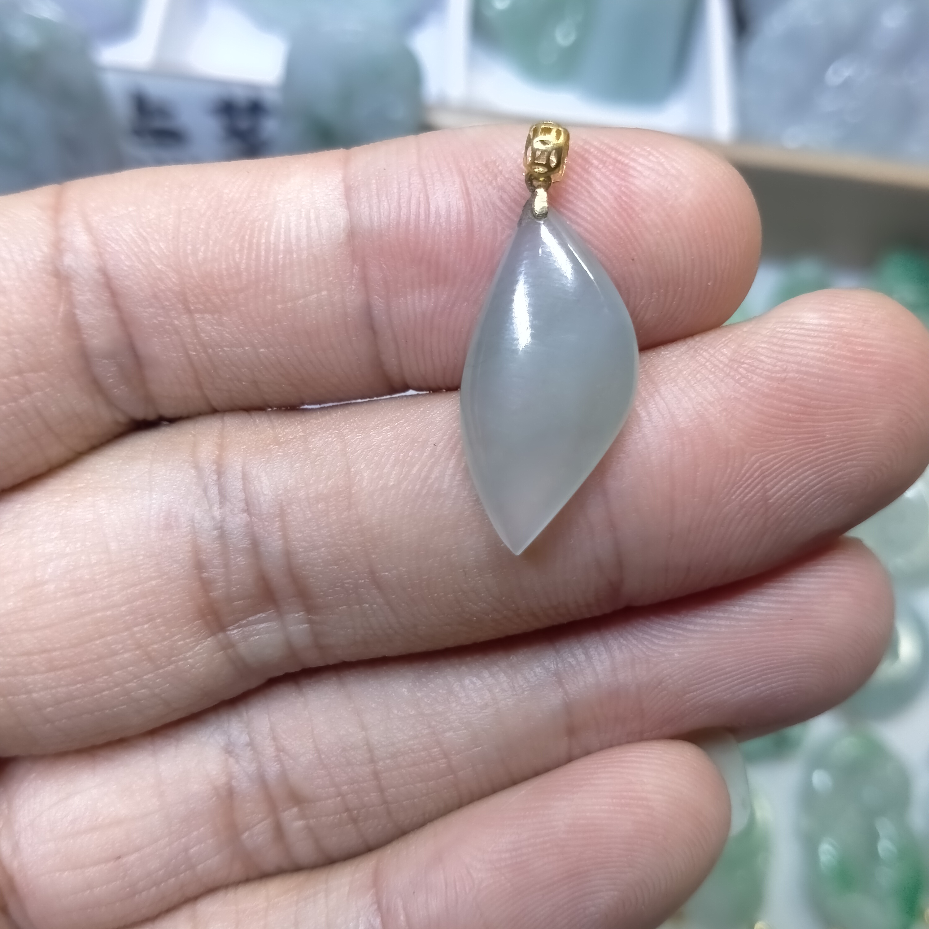 艺萱翡翠，天然A货翡翠挂件（尺寸约23X11x3.5）