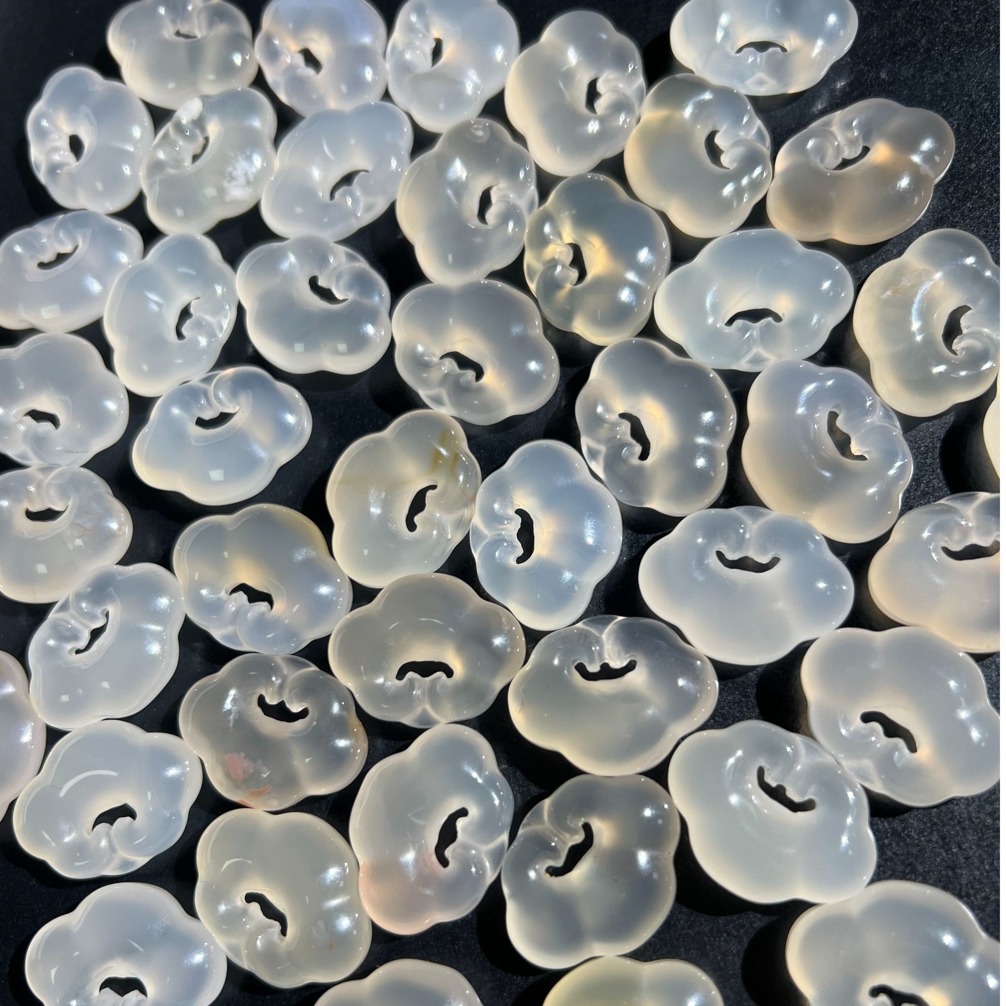 【祥云锁樱花玛瑙】马达加斯加天然樱花玛瑙手工雕刻吊【多样性发一】