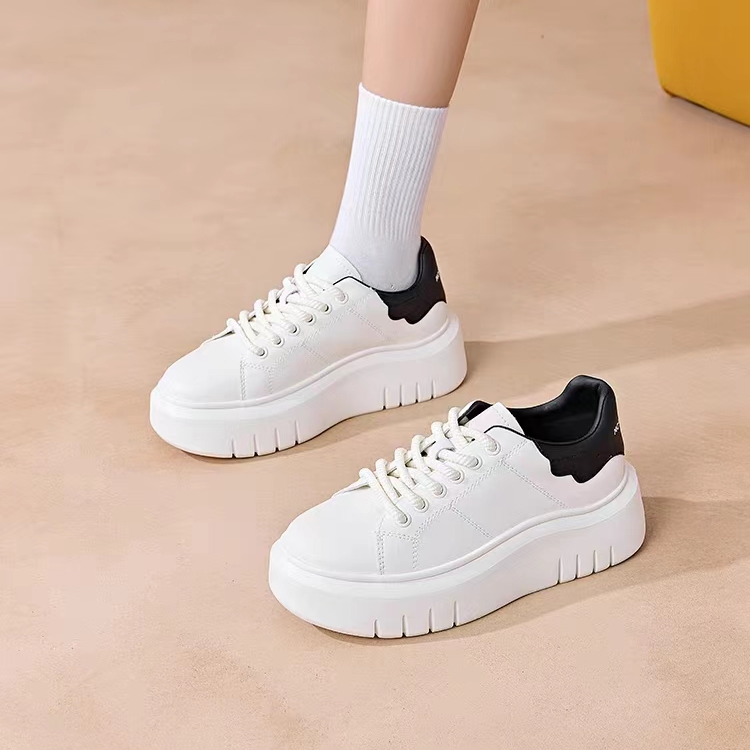 97 百搭时尚休闲小白鞋女2024年松糕厚底板鞋小众增高运动女鞋666