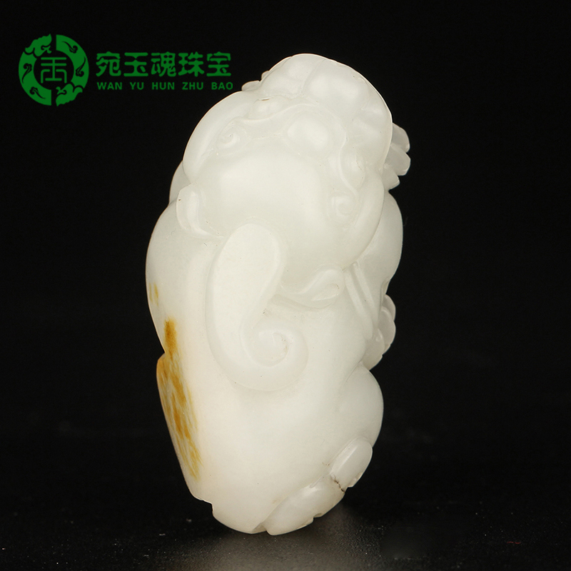 和田玉貔貅吊坠男手工精雕貔貅玉坠羊脂玉籽料洒金皮挂件玉项链女