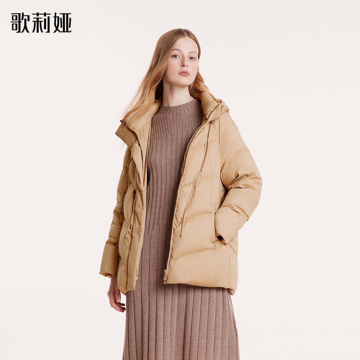 歌莉娅冬季抽绳连帽羽绒服鹅绒1BNR8C180