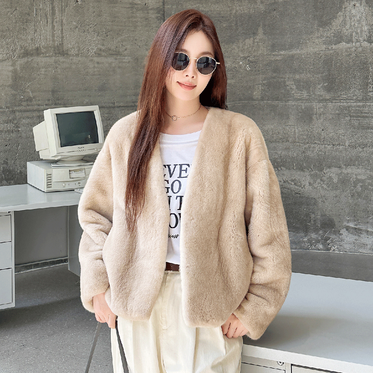 【东方雪宝】进口紫金短二貂皮大衣女整貂V领水貂皮草母貂短款外套