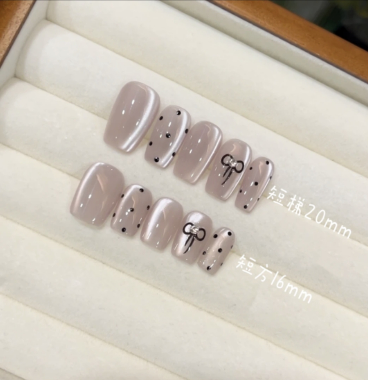 赫本风纯手工穿戴甲贴新款光疗甲高级感美甲流行猫眼蝴蝶结钻短款