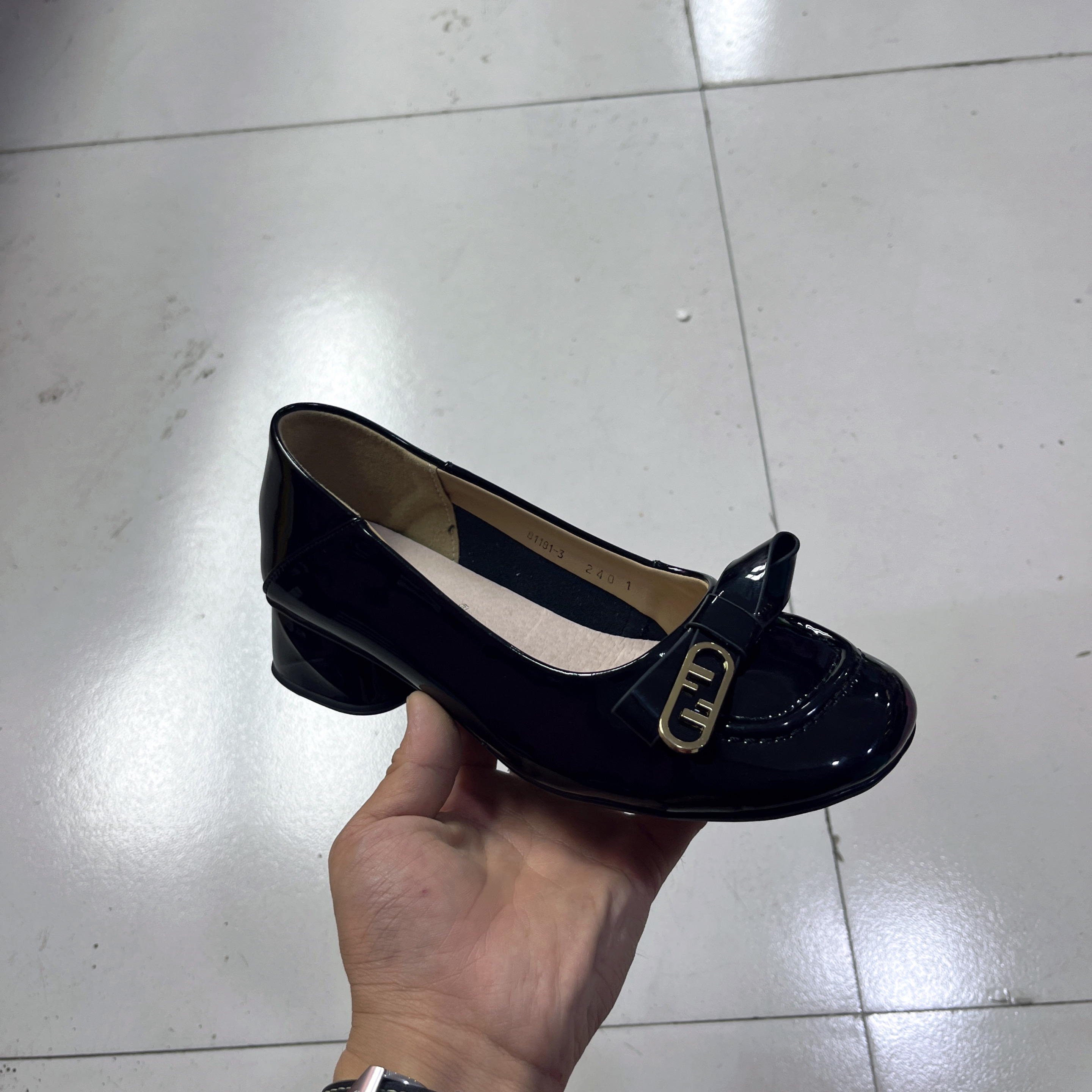 811813牛皮百搭休闲单鞋