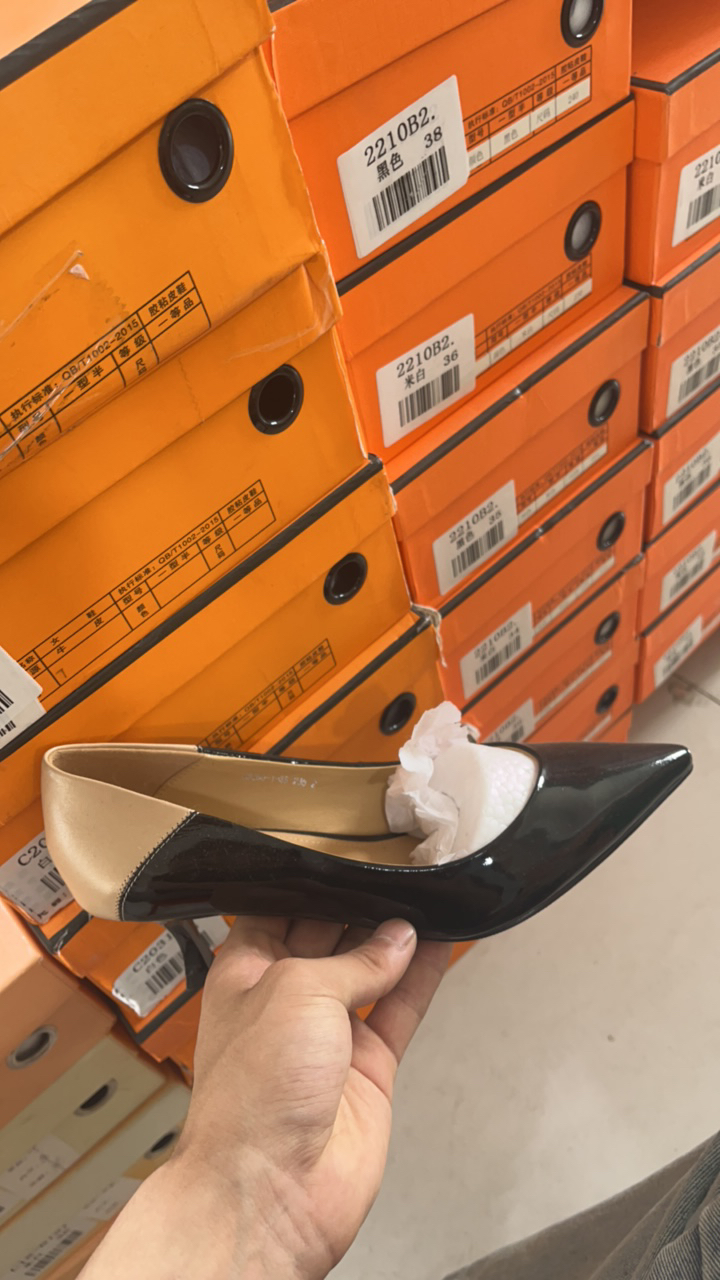 9266138 时尚真皮百搭舒适单鞋