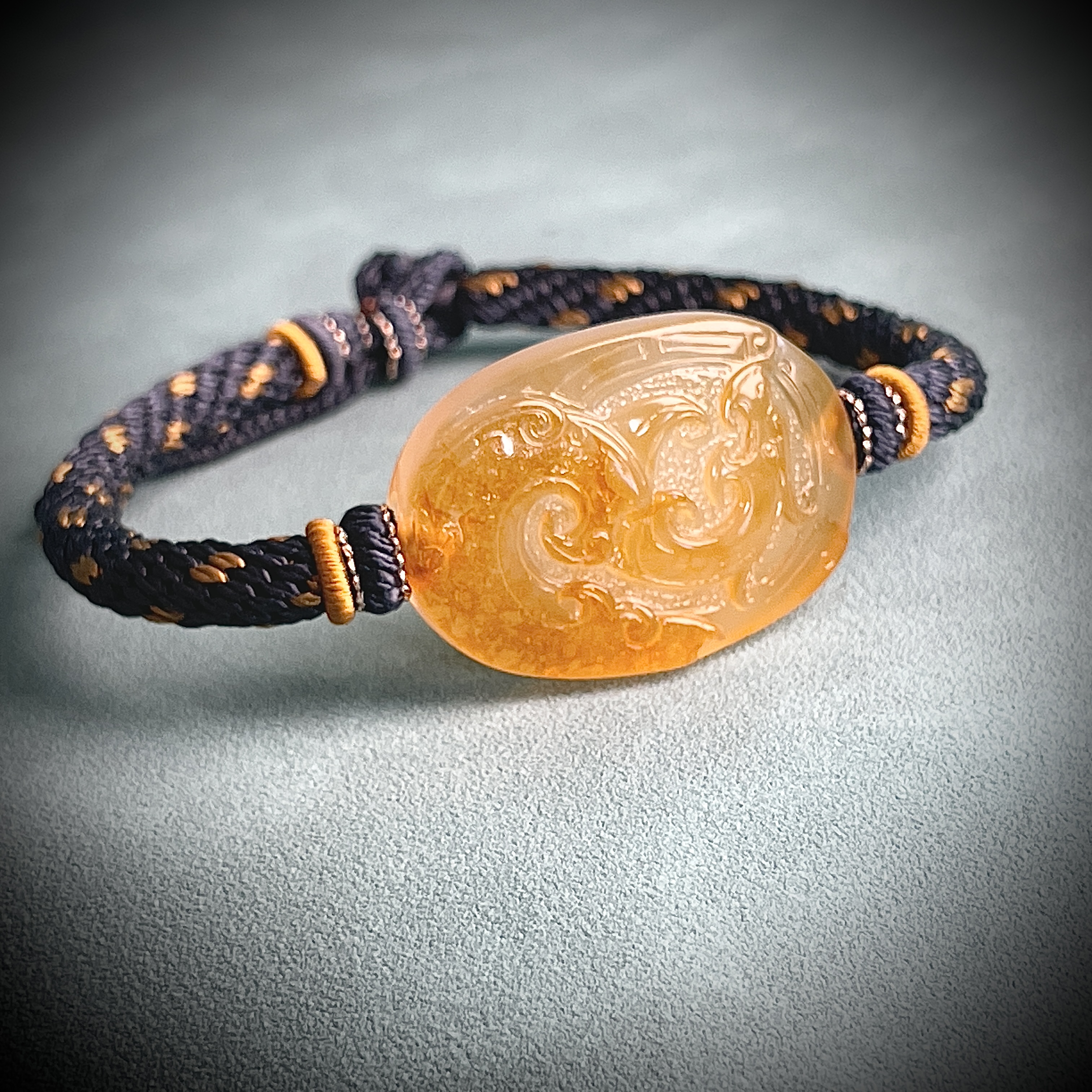 黄皮冰糖玛瑙仿古龙纹手牌