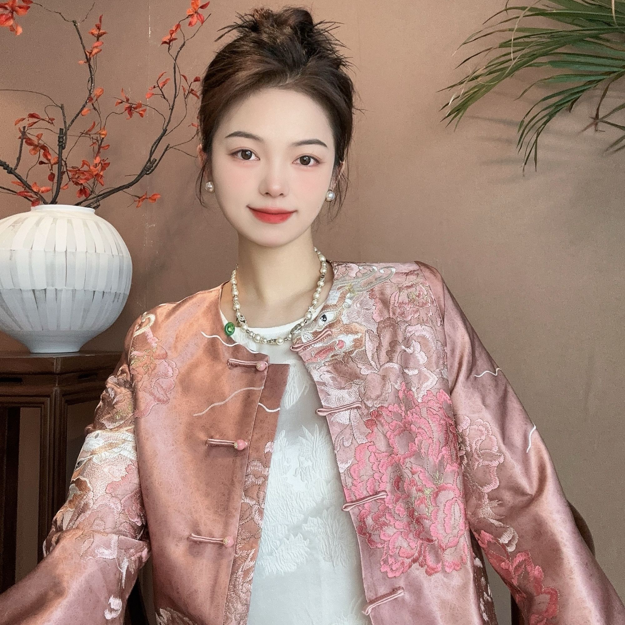 《深圳佐漫服饰》Z0307瑞龙闹春 国风重工刺绣复古大气醋酸外套