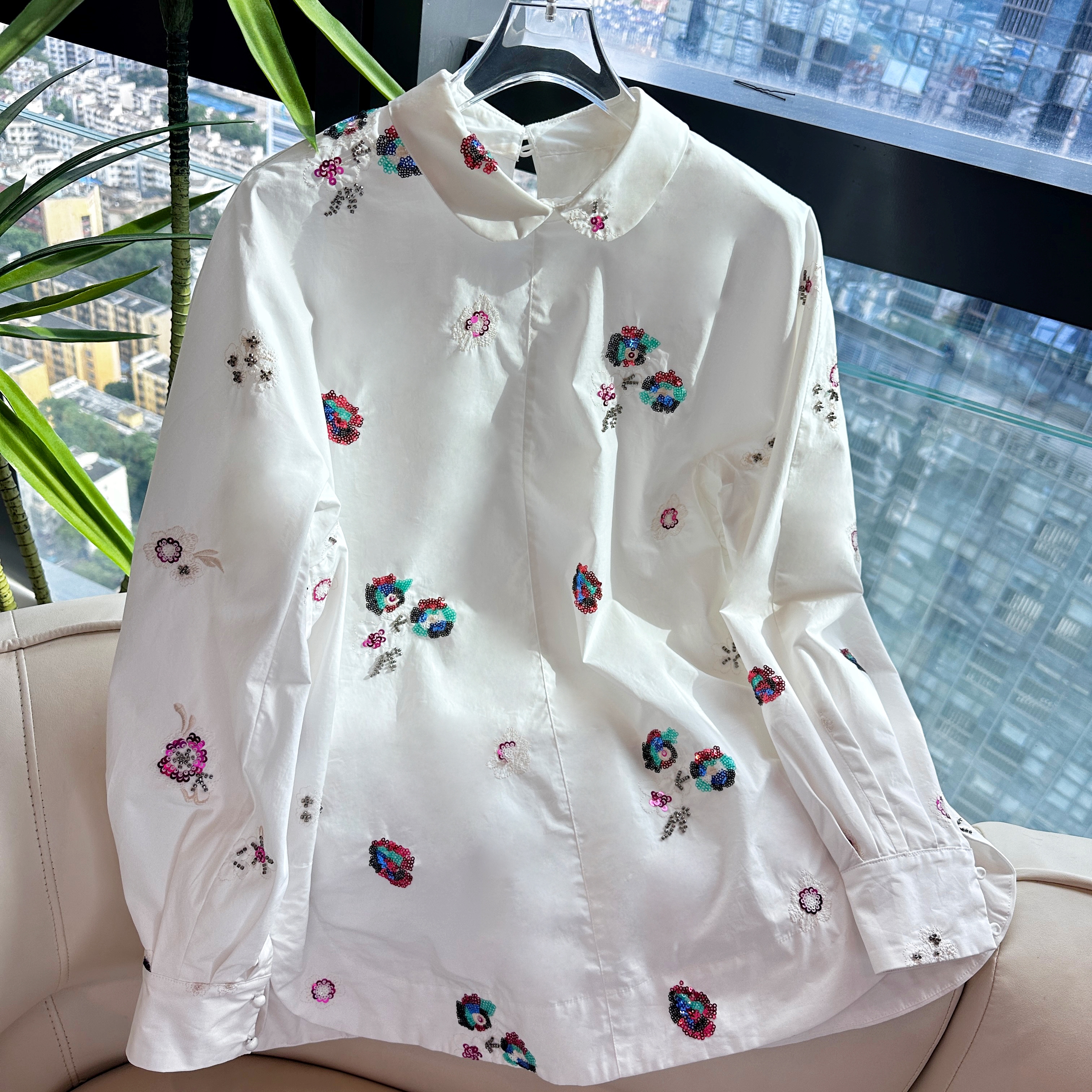 《深圳佐漫服饰》Y1008剪秋 新中式重工立体花片钉珠国风套头衬衫