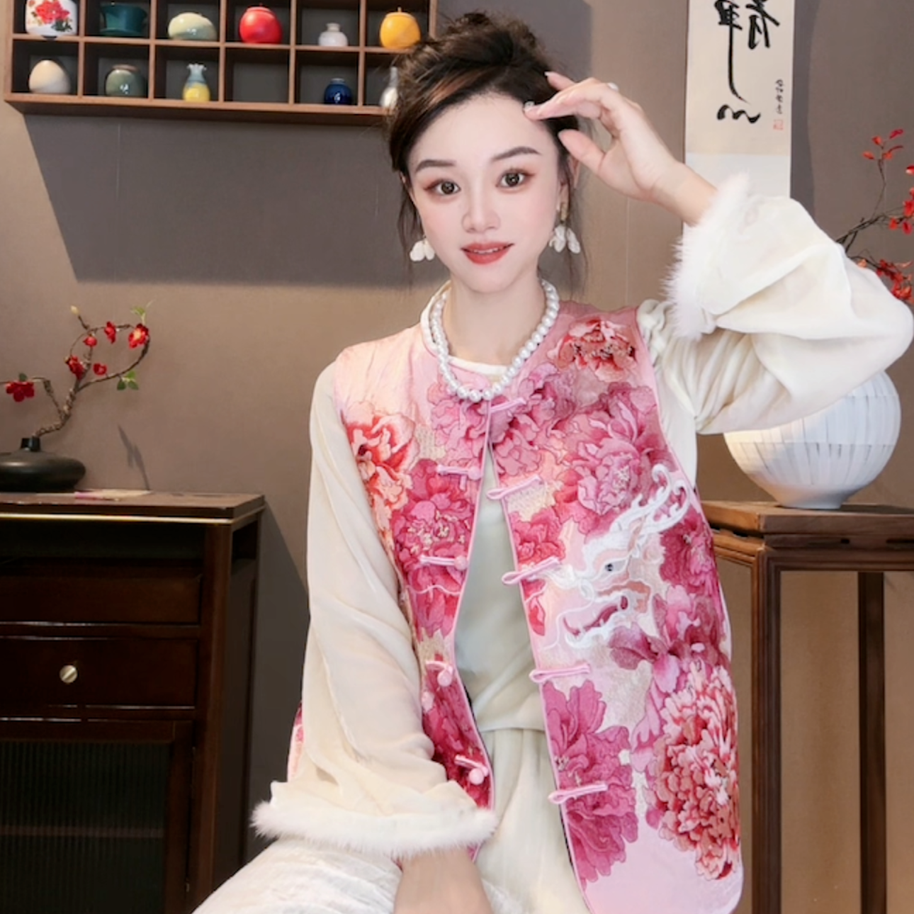 《深圳佐漫服饰》Z0229龙禧 春款中式重工满绣贵气百搭国风盘扣马甲