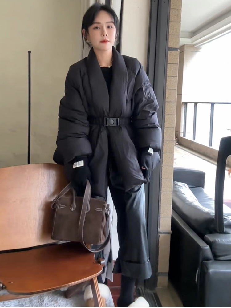 【小扬哥推荐】复古设计感收腰大翻领羽绒服女2023冬季宽松保暖白鸭