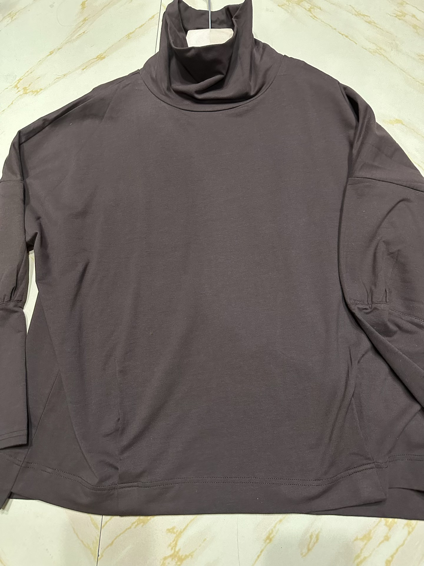 东木家-新版静版咖啡色009A高领上衣