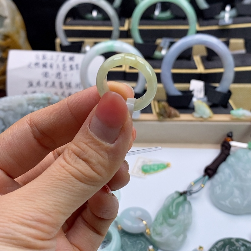 【闪购商品】翡翠颈饰未镶嵌