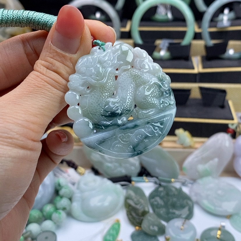 【闪购商品】翡翠颈饰未镶嵌