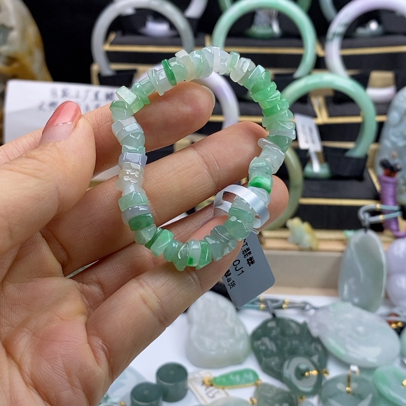 【闪购商品】翡翠颈饰未镶嵌