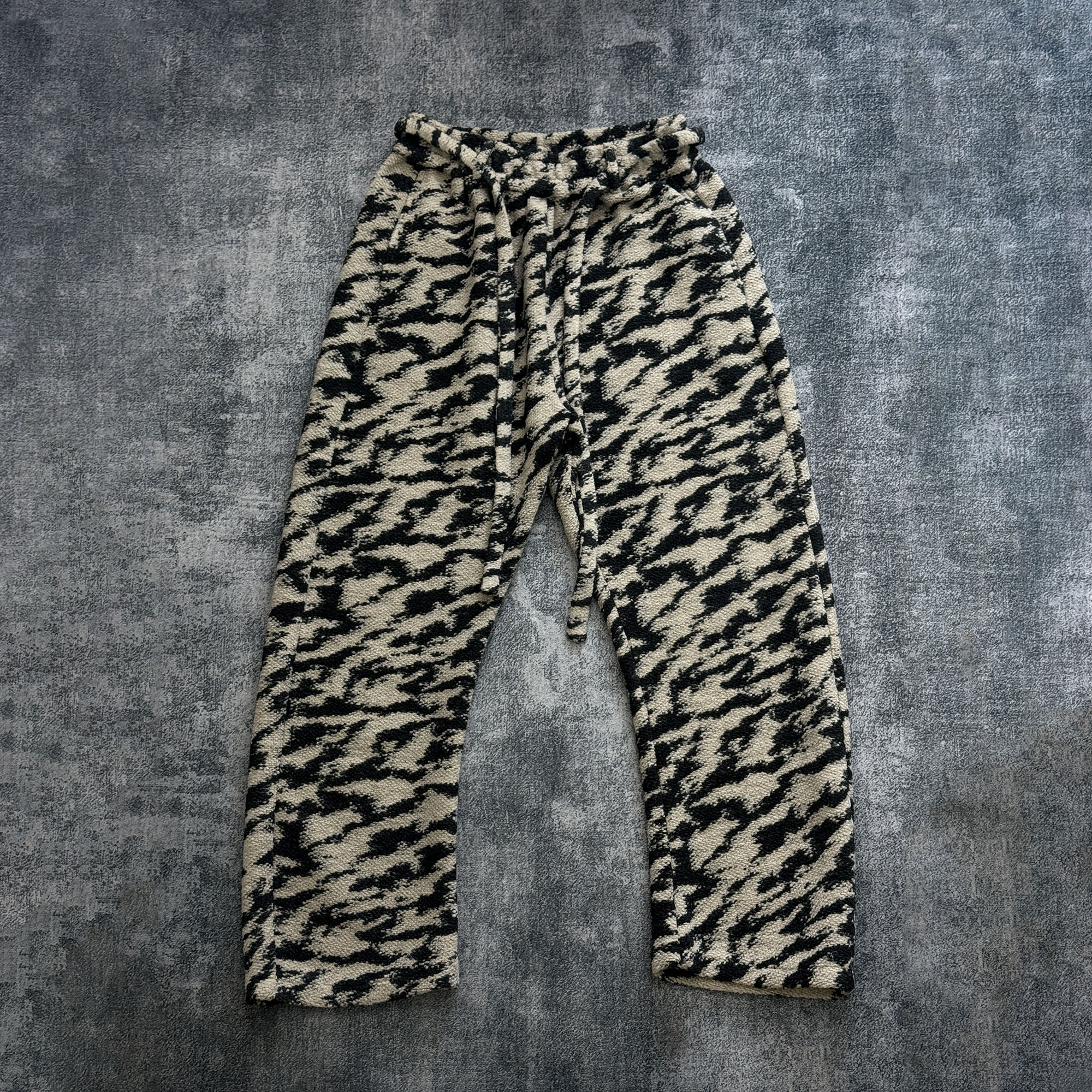 目标击落《雪山虎》重磅羊毛混纺针织廓形厚款长裤