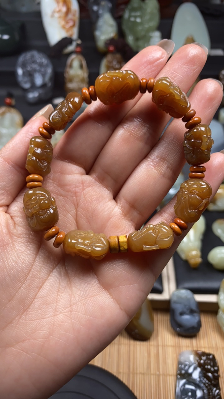和田玉红糖十八罗汉手串