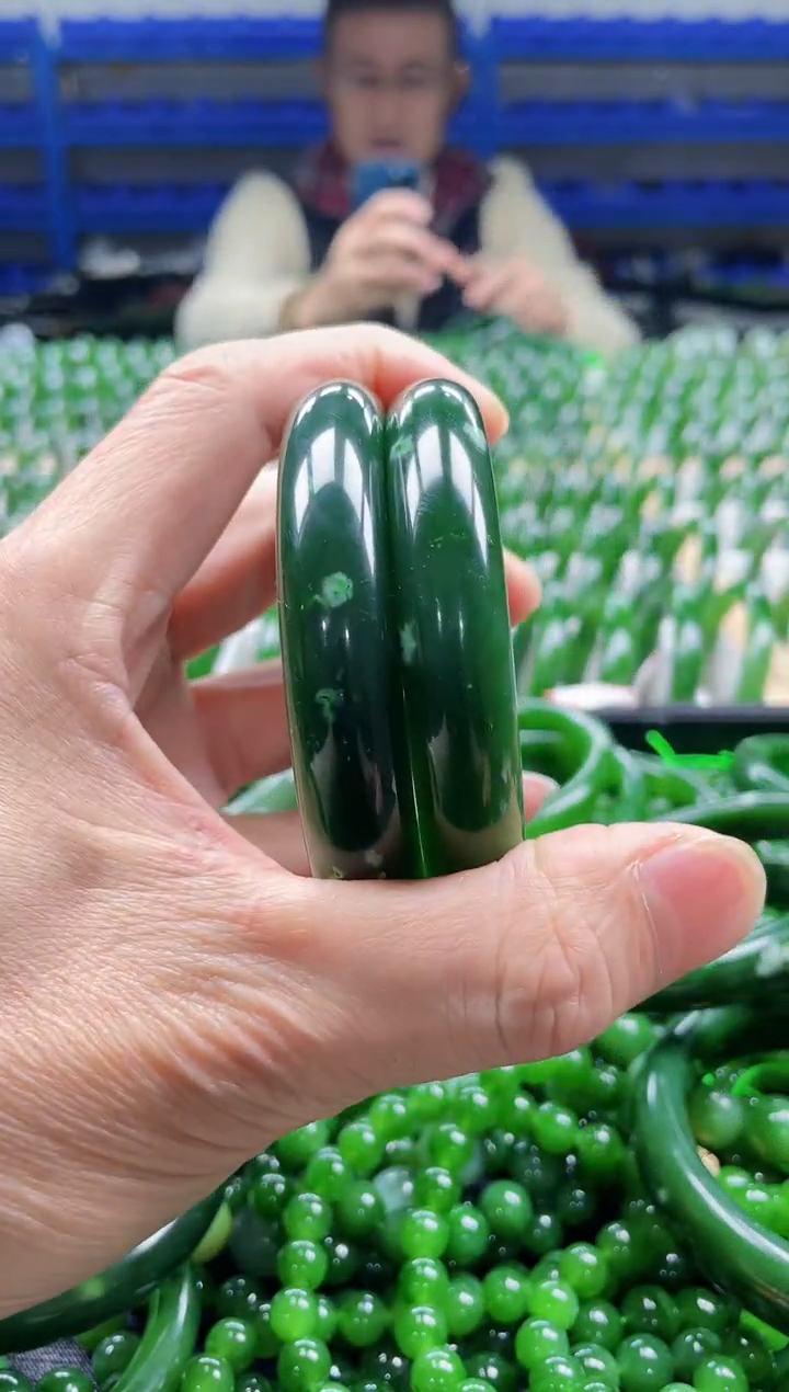 【闪购商品】和田玉（碧玉）手镯未镶嵌梅花，拍一发一，多样性发货