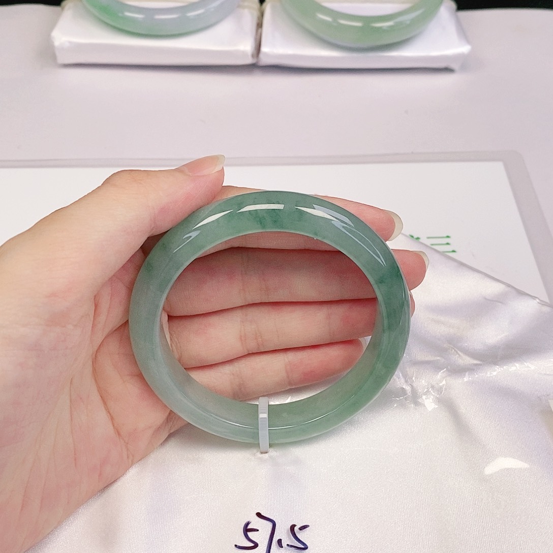 【闪购商品】翡翠手镯未镶嵌正圈