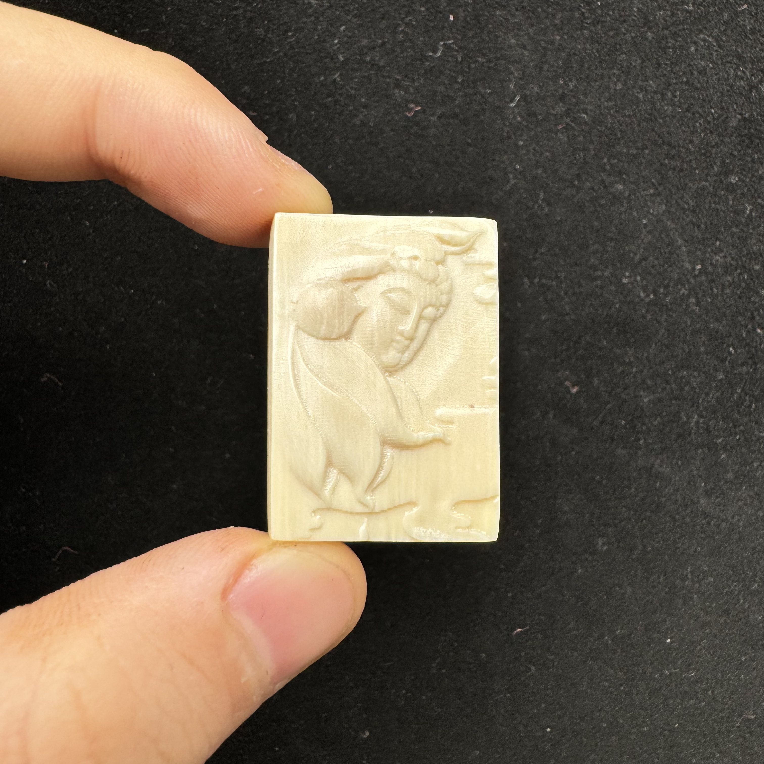 H95-60天然猛犸牙雕刻牌 22*30mm支持鉴定 假一罚四