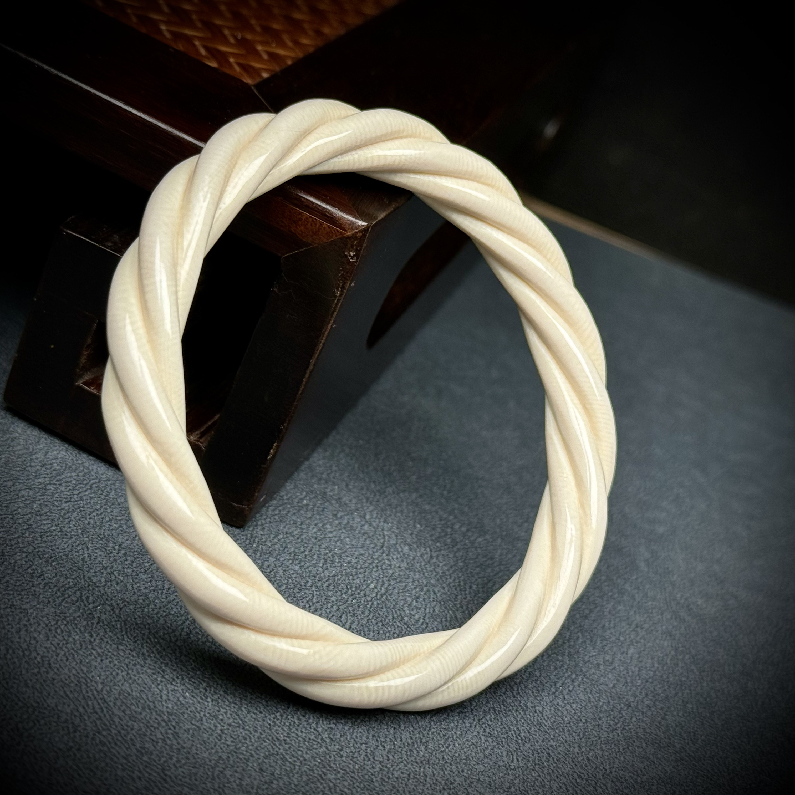 X3493天然猛犸牙 10mm麻花手圈 57mm支持鉴定 假一罚四