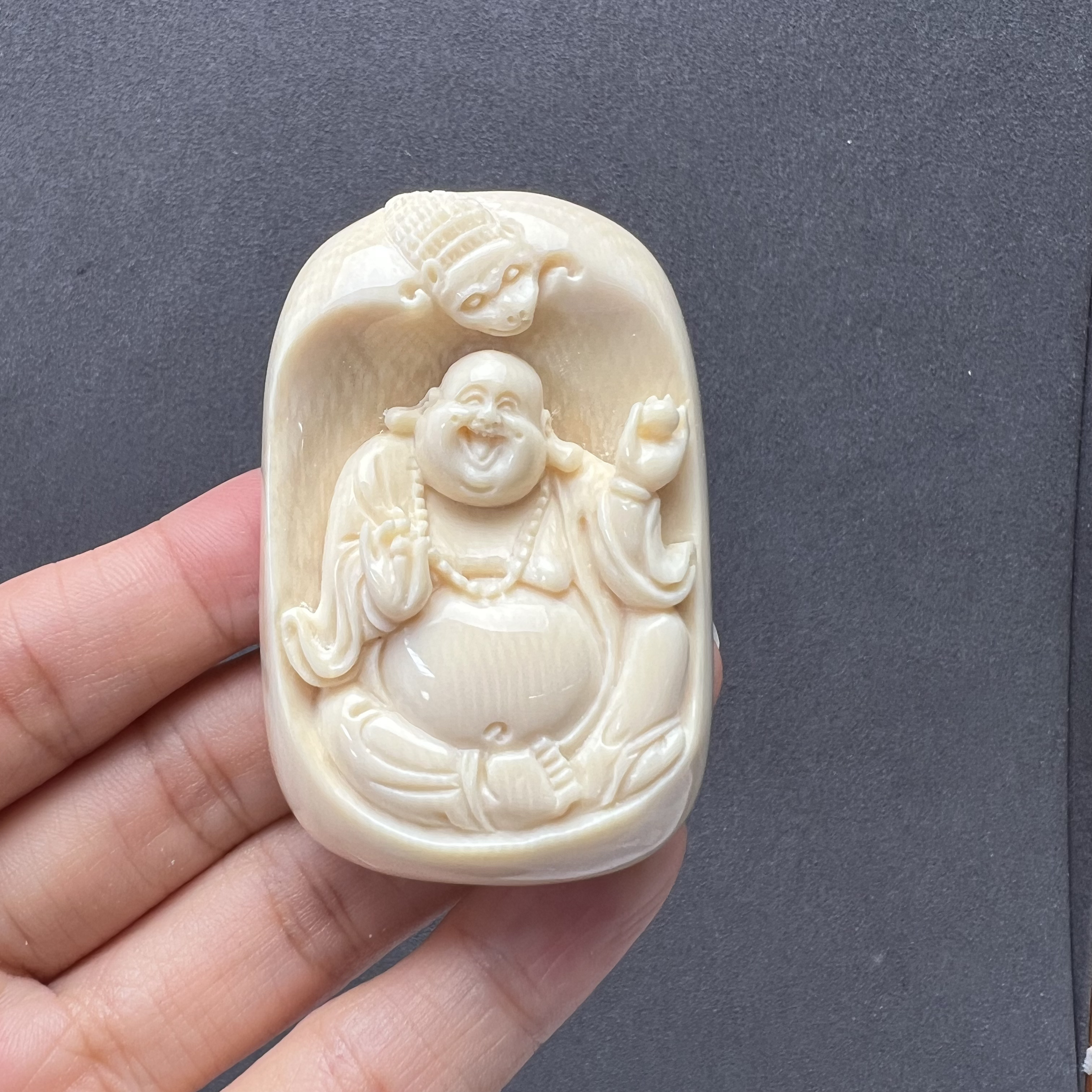 K1852天然猛犸象牙雕刻弥勒38×57×16.4mm支持鉴定 假一罚四