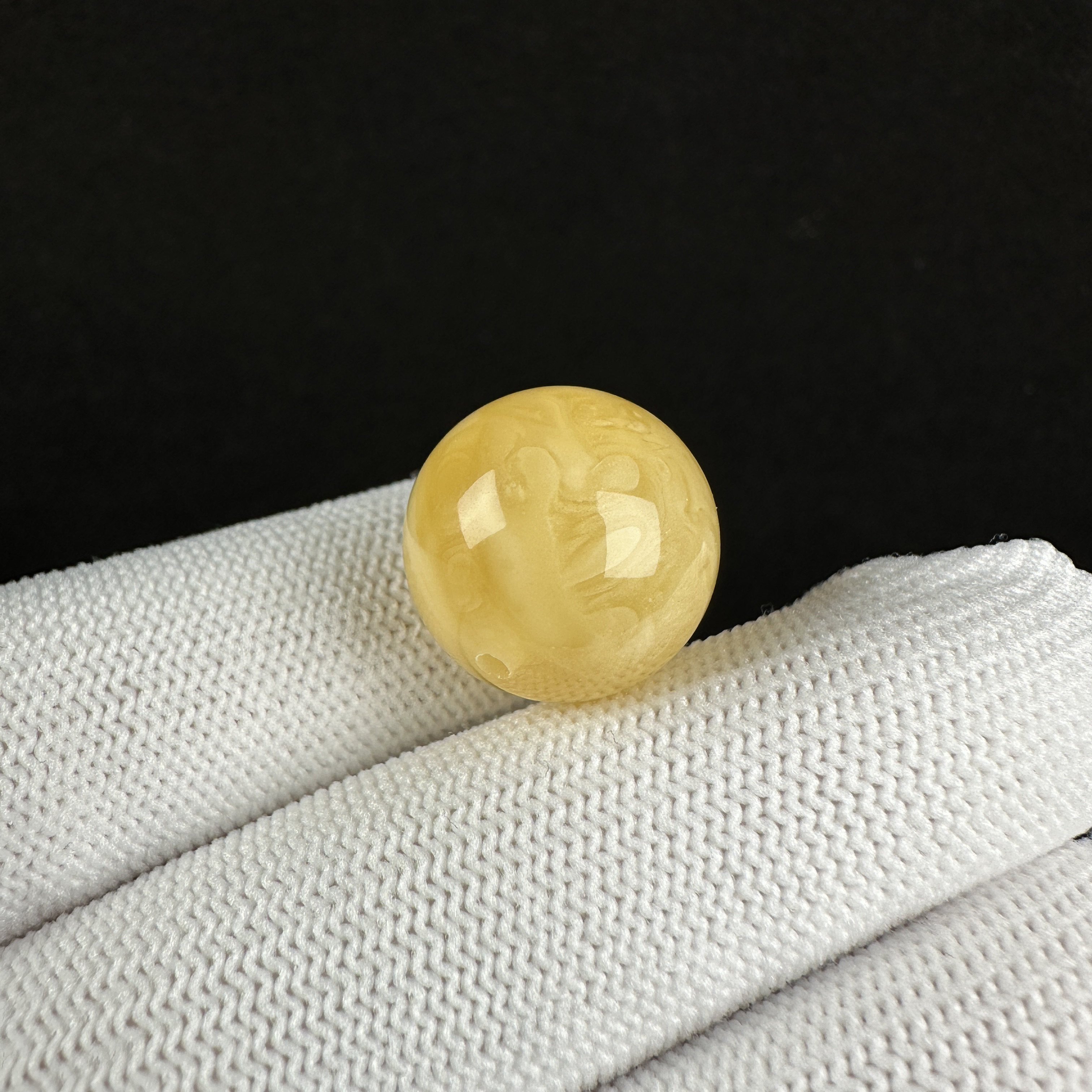 M4917天然原矿蜜蜡鸡油黄飘花 圆珠 16.5mm抖音基地质检发货