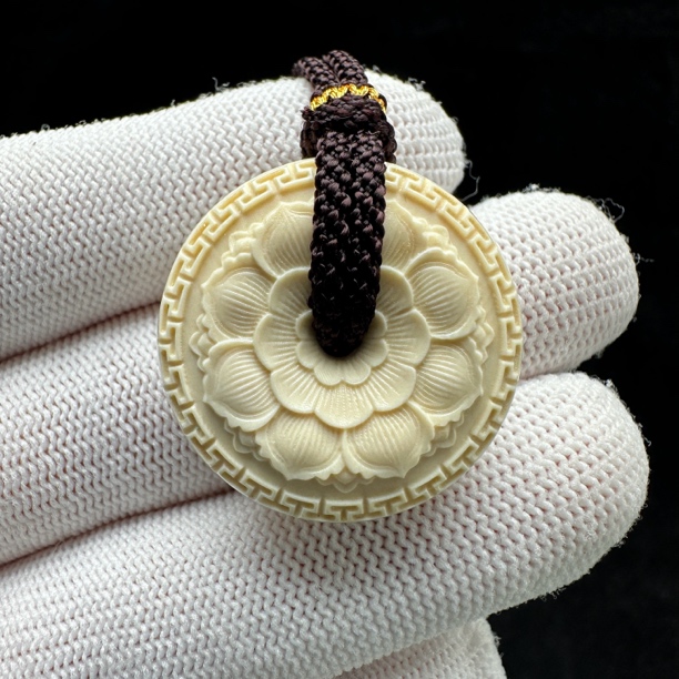 A104天然猛犸牙 莲花平安扣 28×11mm支持复检 假一罚四