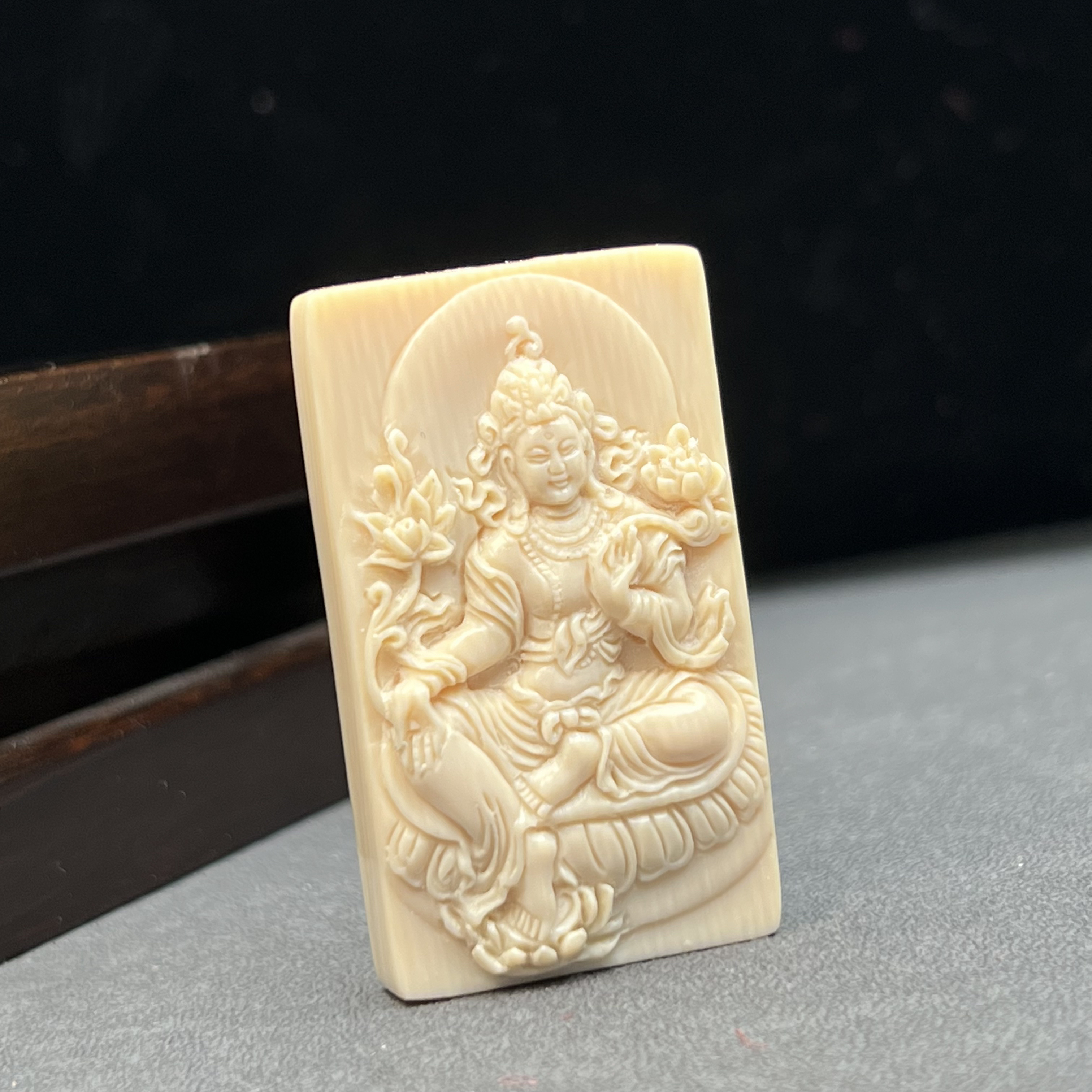 K5367天然猛犸牙 雕刻牌 30*51*12mm支持鉴定 假一罚四