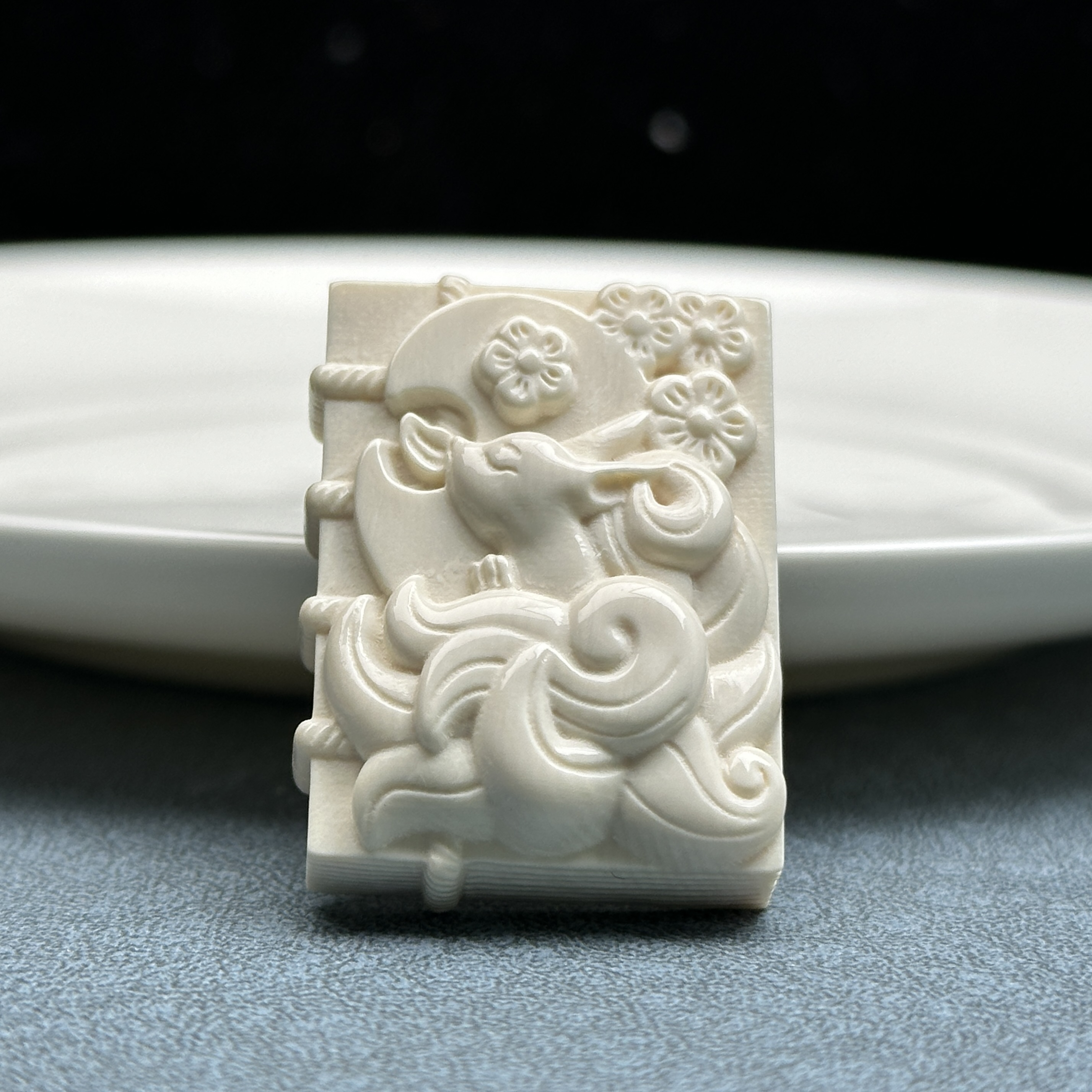 A042天然猛犸牙凤九雕刻牌 约25×35mm支持鉴定假一罚四