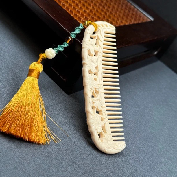 K7668天然猛犸牙 雕刻梳子 33*109*6mm支持鉴定 假一罚四