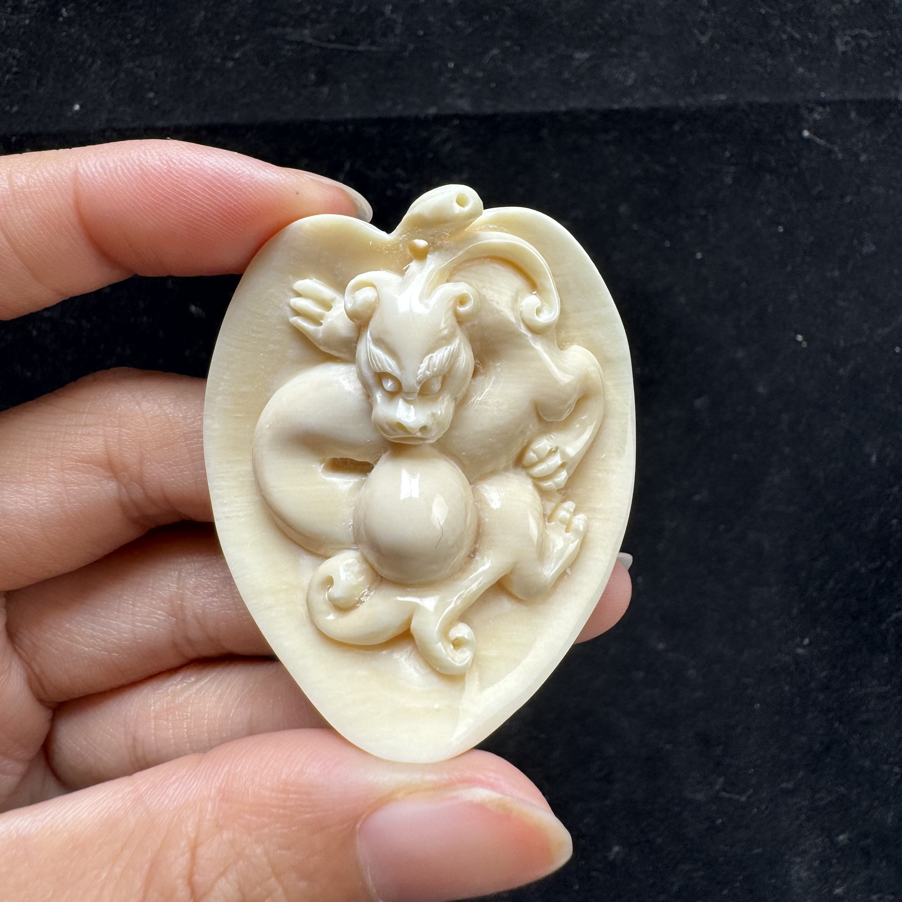 H96-93天然猛犸象牙雕刻牌40×45×14mm支持复检 假一罚四